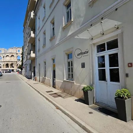 Amfiteatar Отель Пула