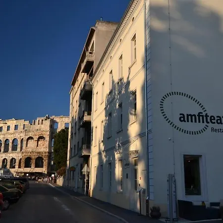 Отель Amfiteatar Пула