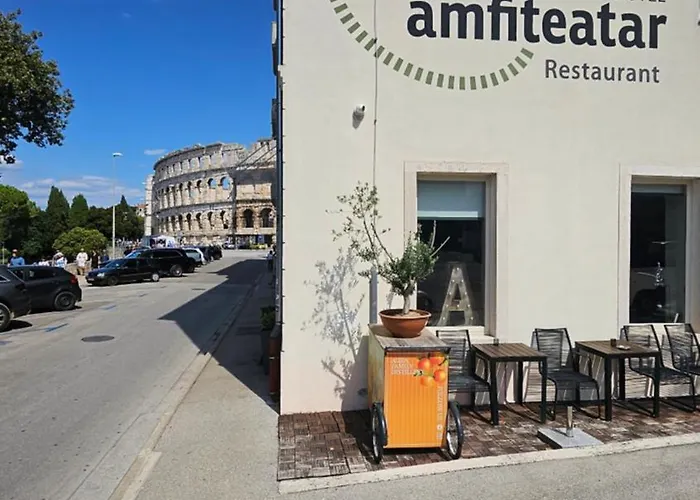 Готель Amfiteatar 3*