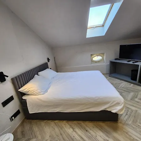 アンフィテアター ホテル 3*