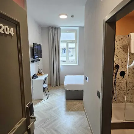 ホテル アンフィテアター 3*