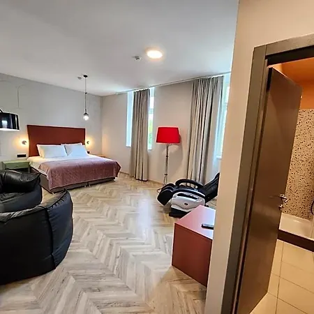 Amfiteatar 3* 풀라