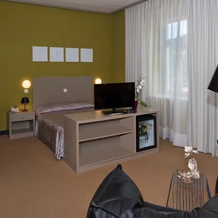 Amfiteatar Hotell 3*