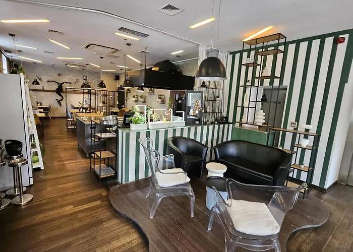 阿姆费提塔酒店 3*