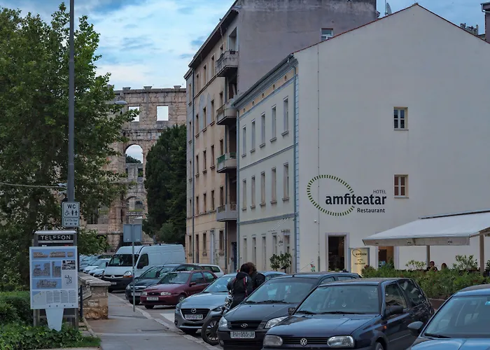 מלון Amfiteatar 3*